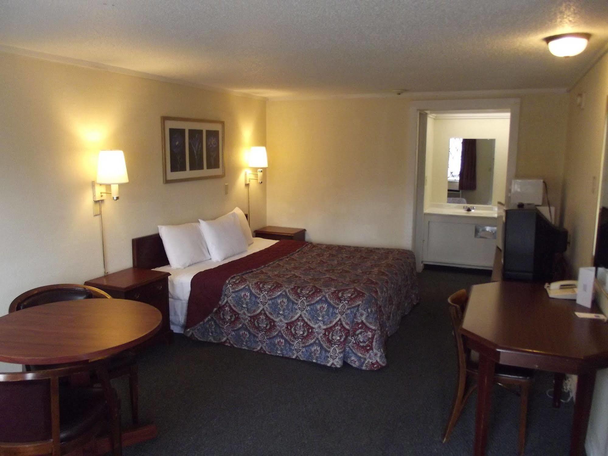 Knights Inn Cleveland/מקדוניה מראה חיצוני תמונה